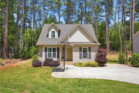 213 Singing Pines Road active home in Singing Pines, Seneca, SC