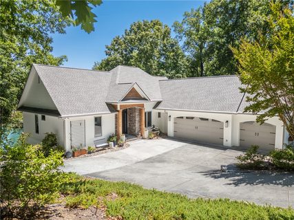 Homes in Beacon Shores, Seneca
