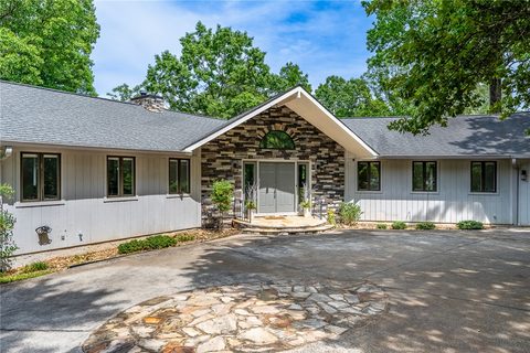 118 Beacon Ridge Circle active home in Keowee Harbours, Salem, SC