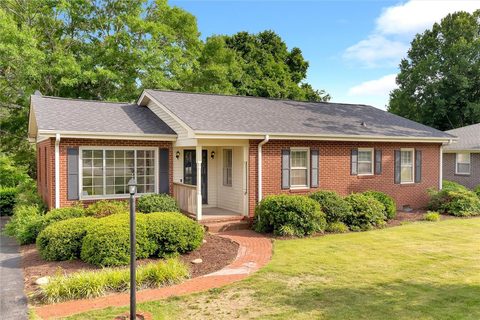 Homes in Burgiss Hills, Greer