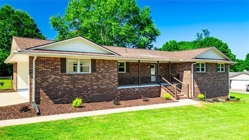 221 Greenland Road active home in Greenbriar, Anderson, SC