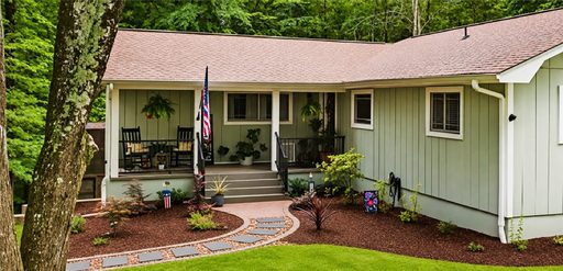 103 Pineneedle Drive active home in Chickasaw Point, Westminster, SC