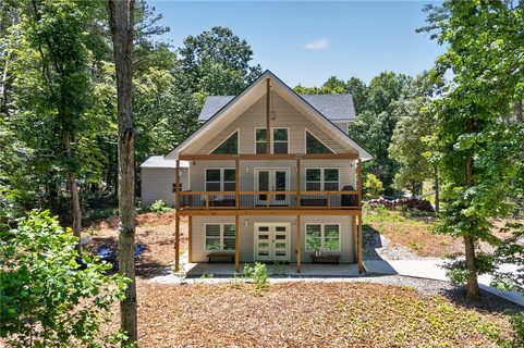 100 Deerwood Drive active home in Foxwood Hills, Westminster, SC