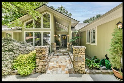 15 Iron Clad Drive active home in Keowee Key, Salem, SC