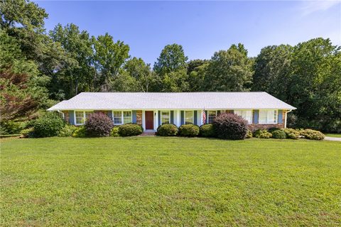706 Pinewood Drive