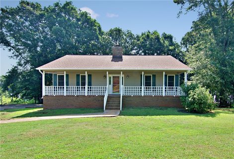 Homes in Windy Point, Townville