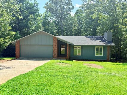 412 Hartwell Drive active home in Hanover Hills, Seneca, SC