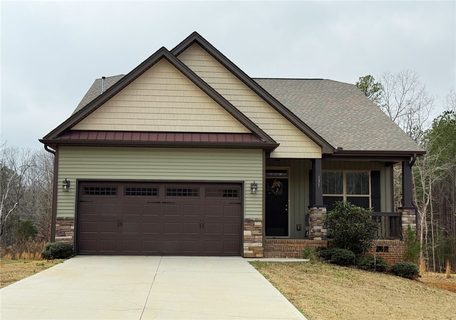 131 Estateside Drive active home in Pine Lake Estates, Anderson, SC