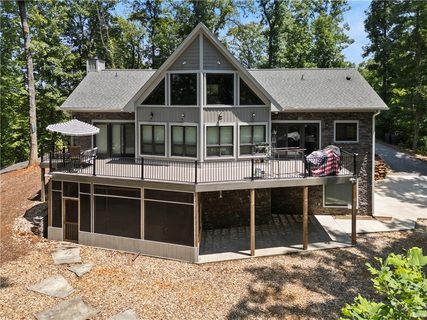 332 Two Rivers Drive active home in Lake Hartwell, Westminster, SC