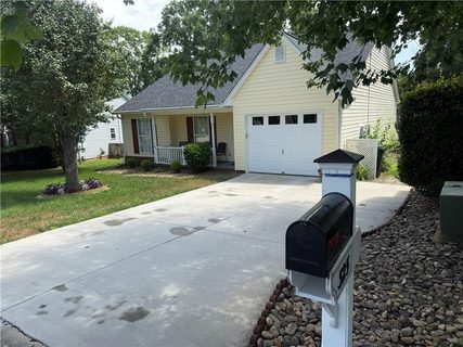 325 S Sandy Brook Way active home in Standing Springs Estates, Simpsonville, SC