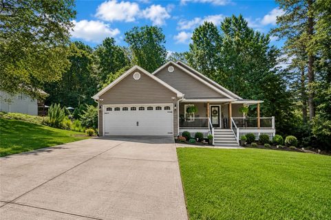 302 Ridgeside Court active home in Waters Edge, West Union, SC