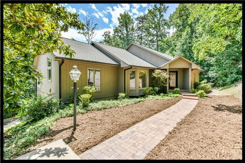 6 White Cap Court active home in Keowee Key, Salem, SC