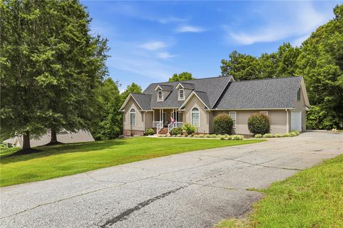 Homes in Thriftwood, Seneca