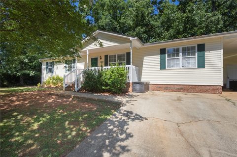 2709 Dellwood Lane active home in Long Meadow, Anderson, SC