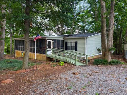 322 Lakeview Drive active home in Forest Acres, Townville, SC