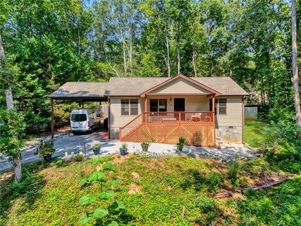 114 Summersweet Lane active home in Keowee Cove, Seneca, SC