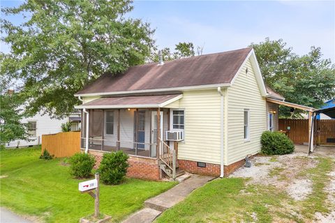 308 Verner Street pending home in Chicopee, Walhalla, SC