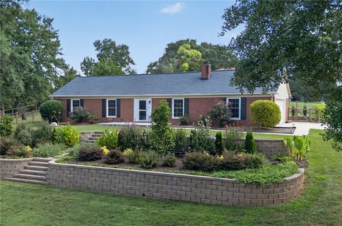 200 Lakewood Drive active home in Lakewood, Anderson, SC