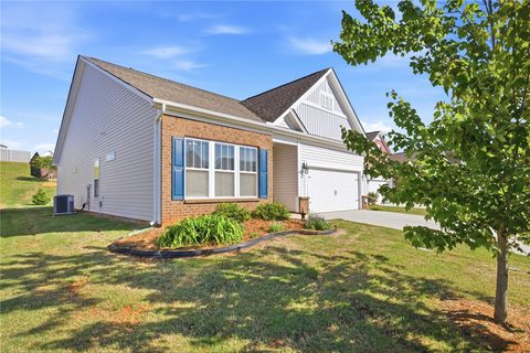 606 Fern Hollow Trail active home in Shackleburg Farms, Anderson, SC
