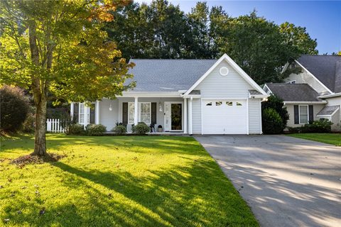 155 Grand Oak Circle active home in Heritage Oaks, Pendleton, SC