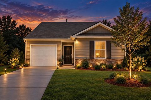 216 Boxbury Way active home in Durbin Meadows, Fountain Inn, SC
