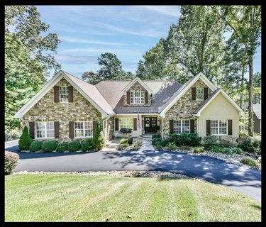 112 Wynward Pointe Drive active home in Wynward Pointe, Salem, SC