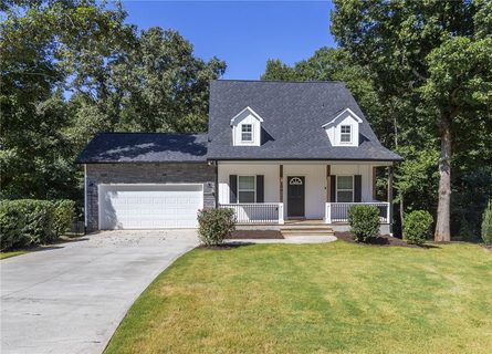 109 Dana Lynn Lane active home in Pendleton Place, Pendleton, SC