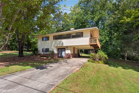 801 Longforest Drive active home in Avondale, Seneca, SC