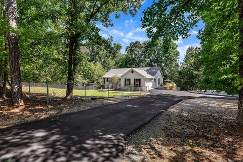 761 Durham Brown Road active home in Churchfield Cov, Seneca, SC