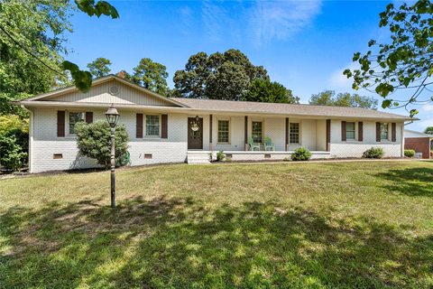210 Robin Drive pending home in Kingswood Terra, Anderson, SC