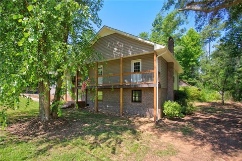 712 Beech Drive active home in Sue Gignilliat, Seneca, SC