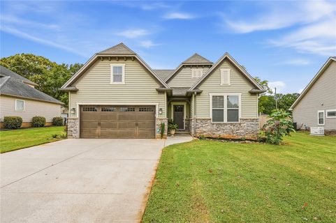 1011 Drakes Crossing active home in Drakes Field, Anderson, SC