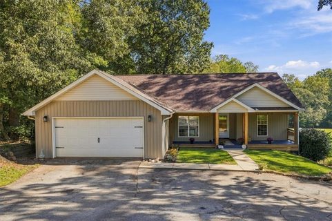 211 Granite Drive active home in Snow Creek Acre, Seneca, SC