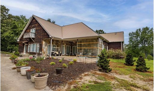 120 Lonesome Valley Road active home in Lake Hartwell, Westminster, SC