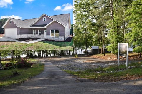 150 Sky Lane active home in Forest Acres, Townville, SC