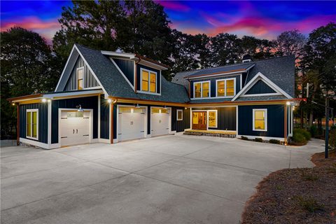 601 Early Drive active home in Lake Hartwell, Hartwell, GA
