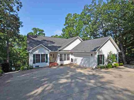 137 Inlet Pointe Drive sold home in Inlet Pointe Cove, Anderson, SC