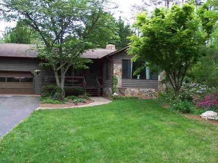 123 Brook Lane