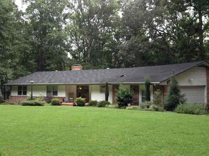305 Woodland Way