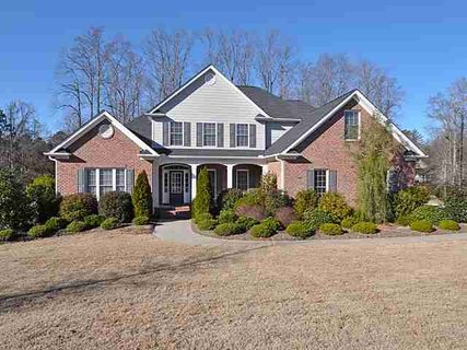 604 Pinehollow Drive