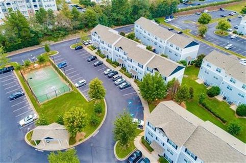 504 Brittany Park