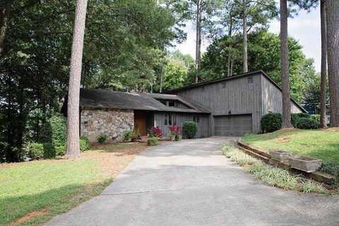 2600 Saxony Drive