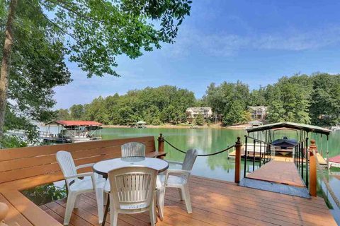 208 Crestview Court