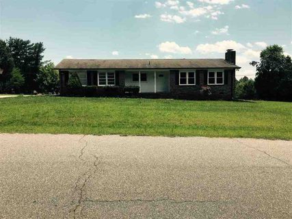 102 Sweetbriar Circle