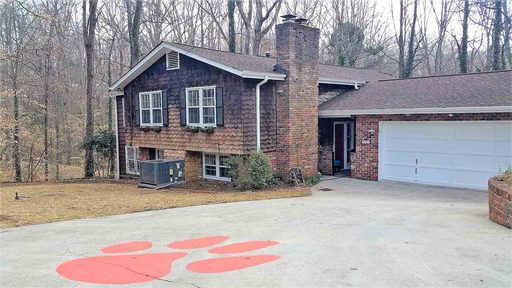 331 Woodland Way