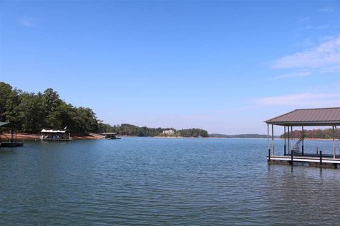 203 Lakeview Drive