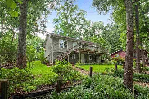 323 Lakeview Drive