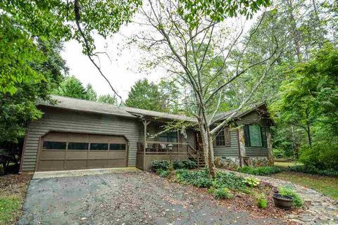 123 Brook Lane