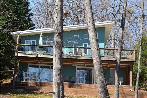 281 Chateau Drive sold home in Brittany Hbr N, Lavonia, GA