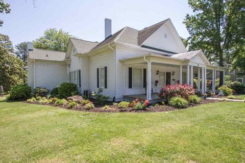 206 N B Street
